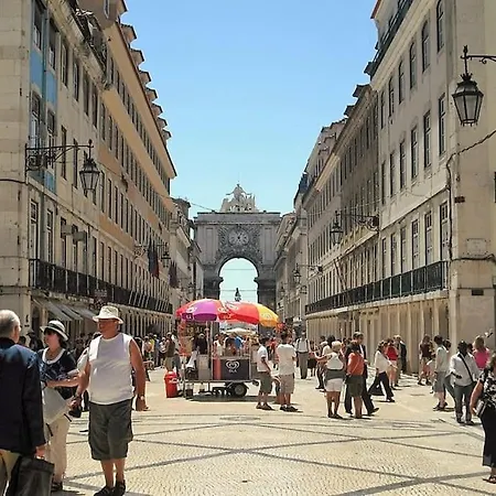 Pn New Ac! Stylish & Central- View To Tram 28! Appartamento Lisbona