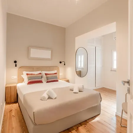 Pn Modern & Tastefully Renovated - 3br In The Heart Of דירה ליסבון