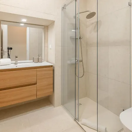 Pn Modern & Tastefully Renovated - 3br In The Heart Of * Lisboa