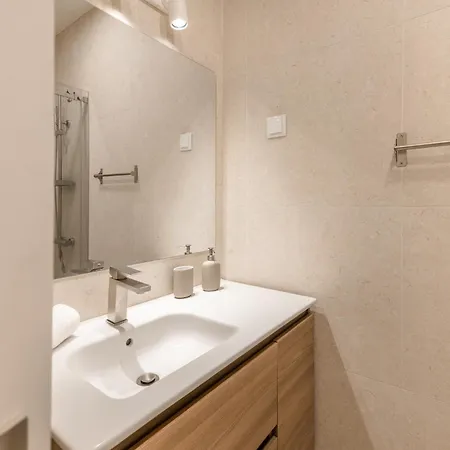 Pn Modern & Tastefully Renovated - 3br In The Heart Of Lisboa