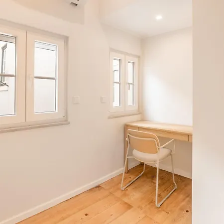Pn Modern & Tastefully Renovated - 3br In The Heart Of Apartmán Lisboa